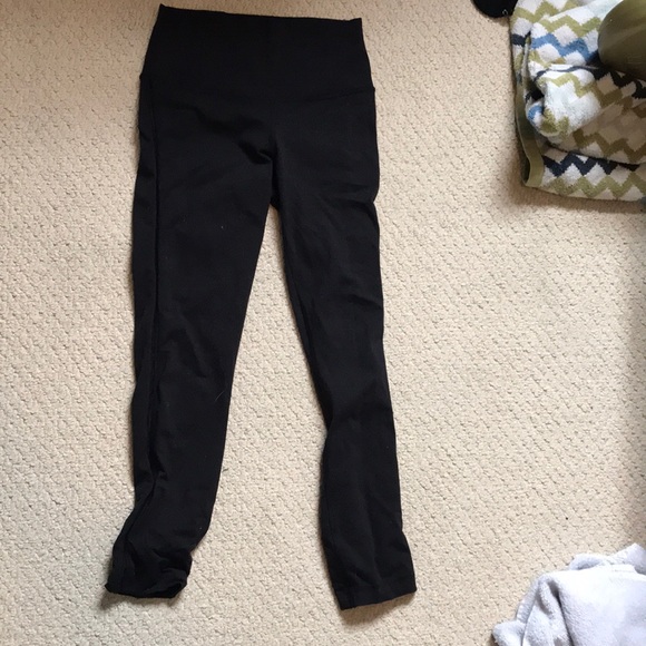 Lululemon black cropped high waisted leggings